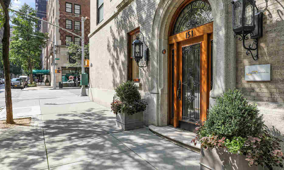 East 80th Street - Photo 15