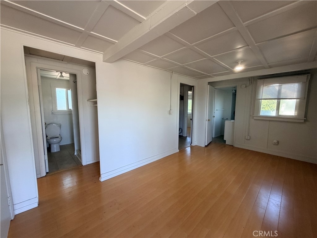 811 E Wells - Photo 1