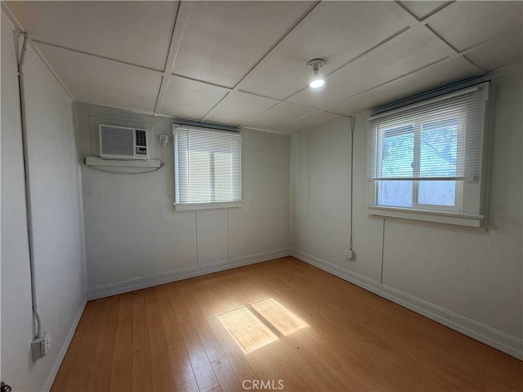811 E Wells - Photo 6