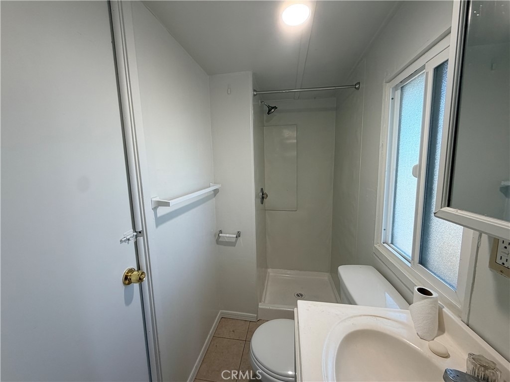 811 E Wells - Photo 5