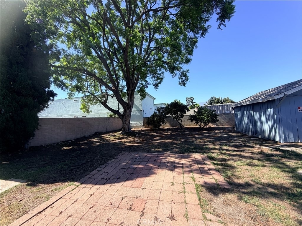 811 E Wells - Photo 9