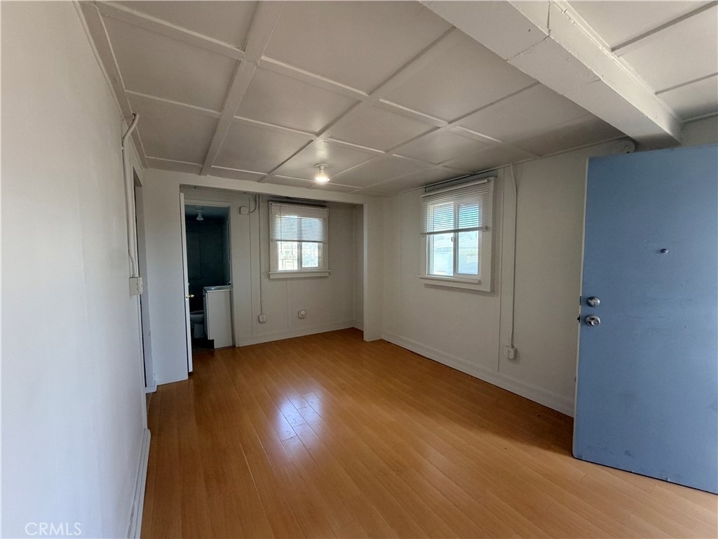 811 E Wells - Photo 2