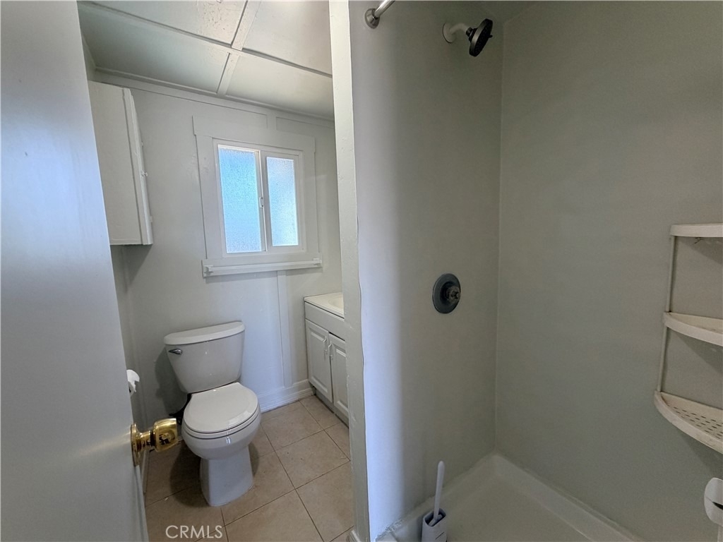811 E Wells - Photo 7