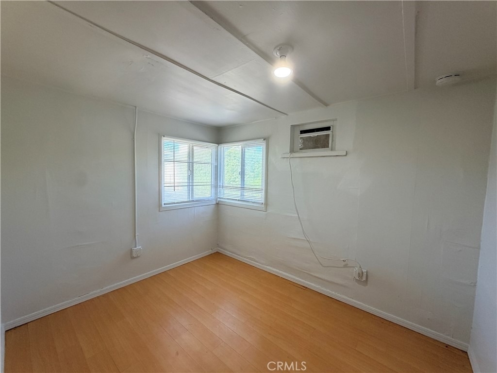 811 E Wells - Photo 4