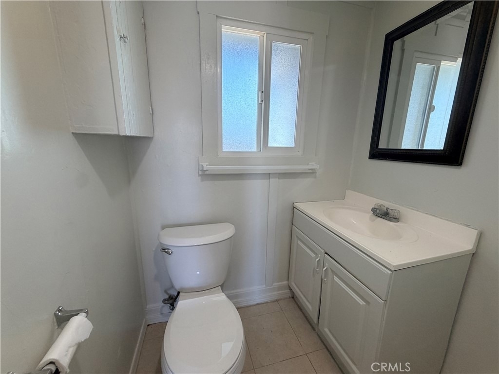 811 E Wells - Photo 8