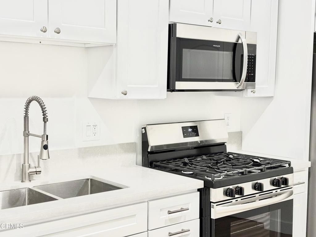 351 Huerta Street - Photo 2