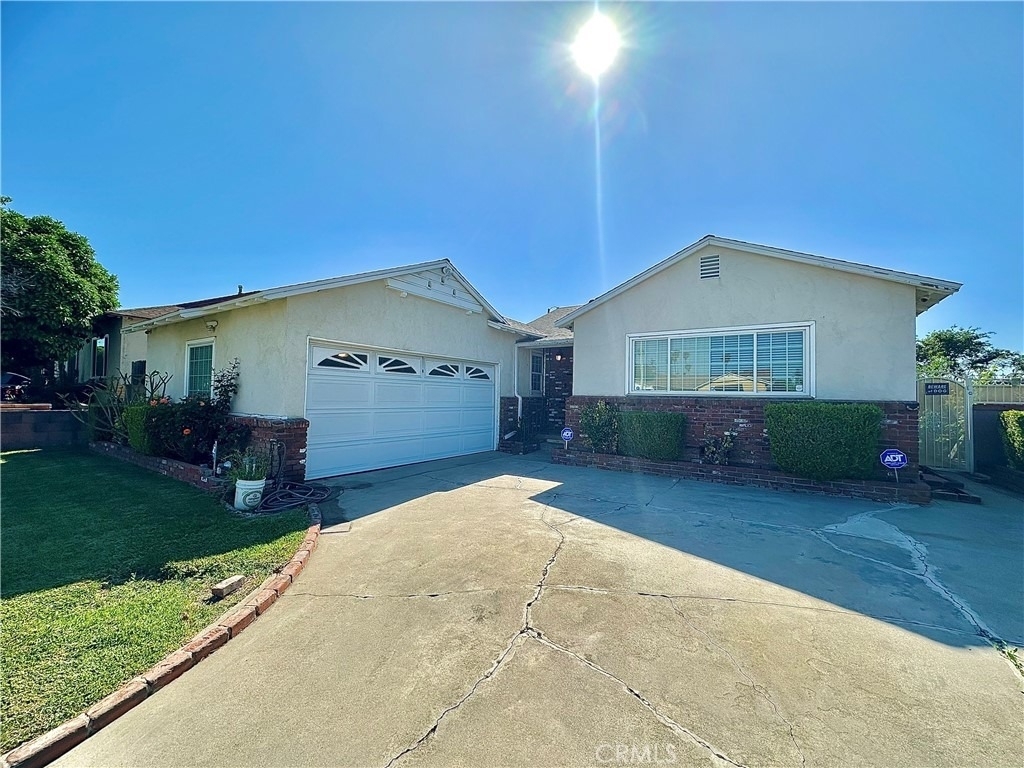 1527 Lancewood Avenue - Photo 0
