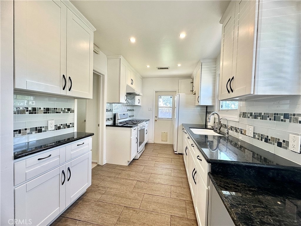 1527 Lancewood Avenue - Photo 5