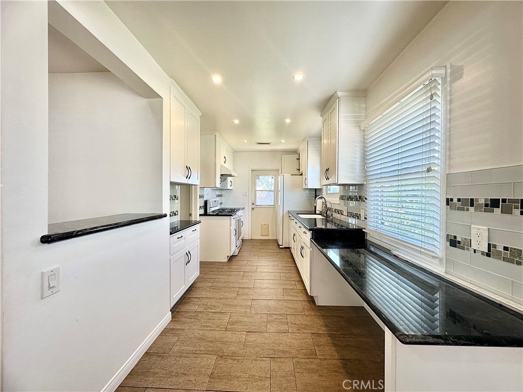 1527 Lancewood Avenue - Photo 3
