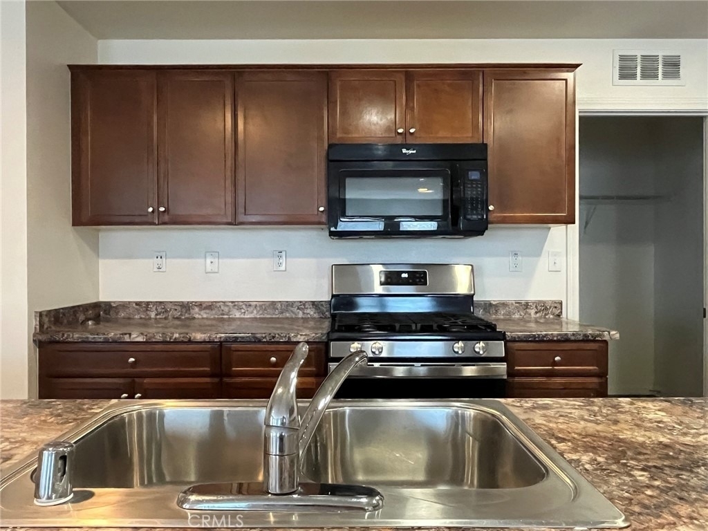 160 Yosemite - Photo 2