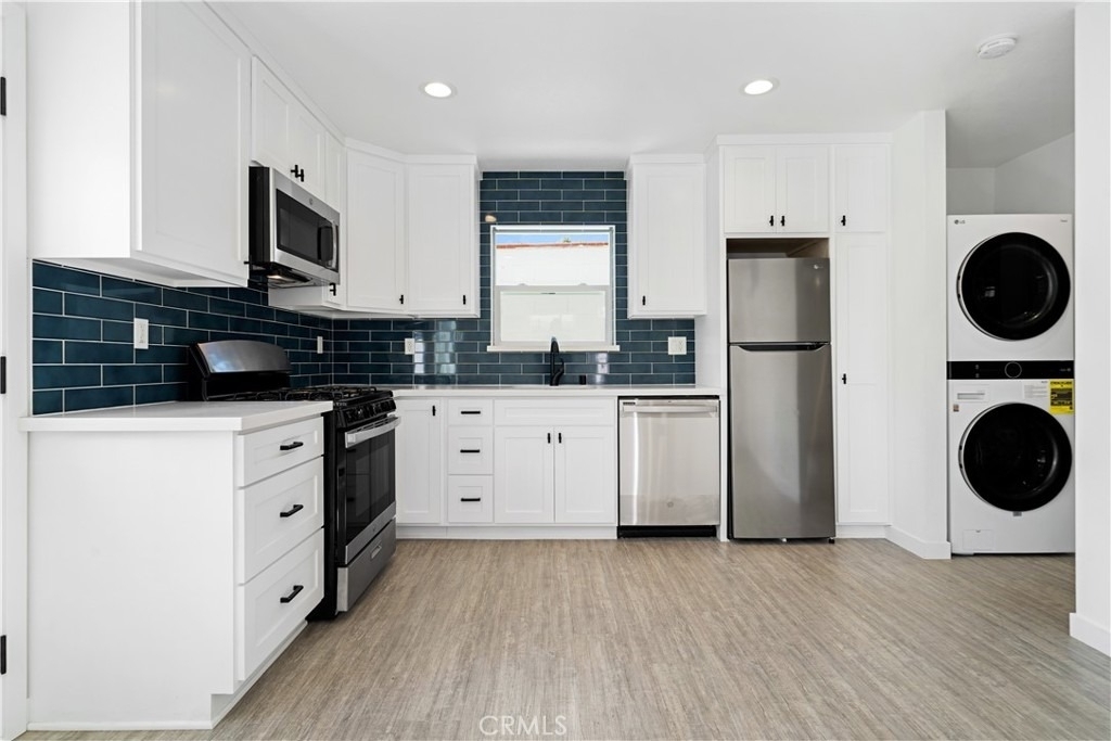 18924 Sylvan Street - Photo 6