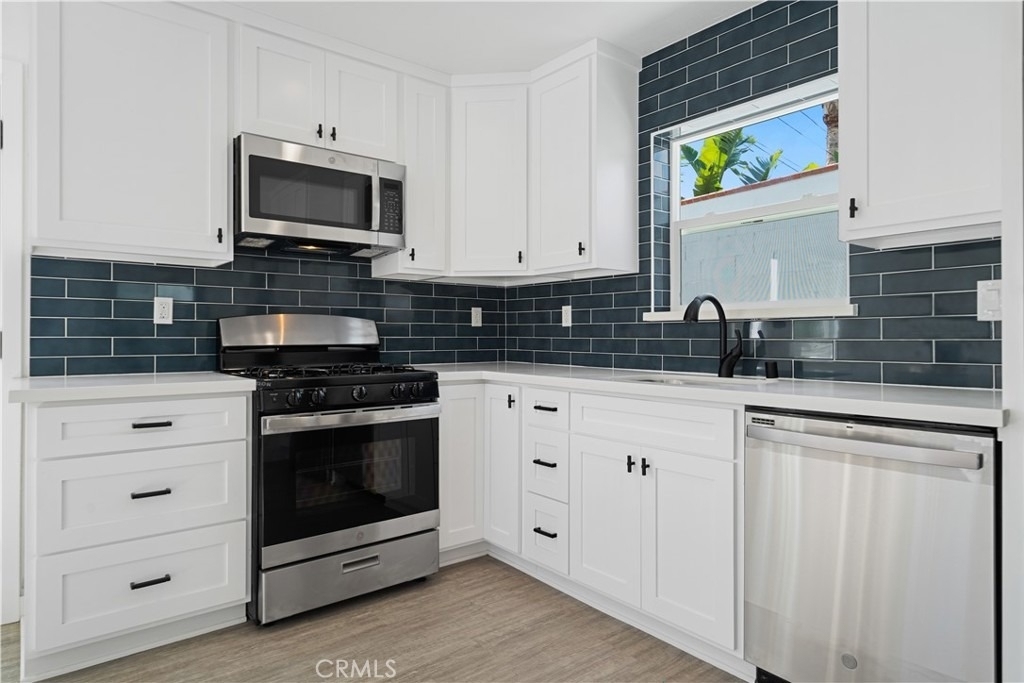 18924 Sylvan Street - Photo 8