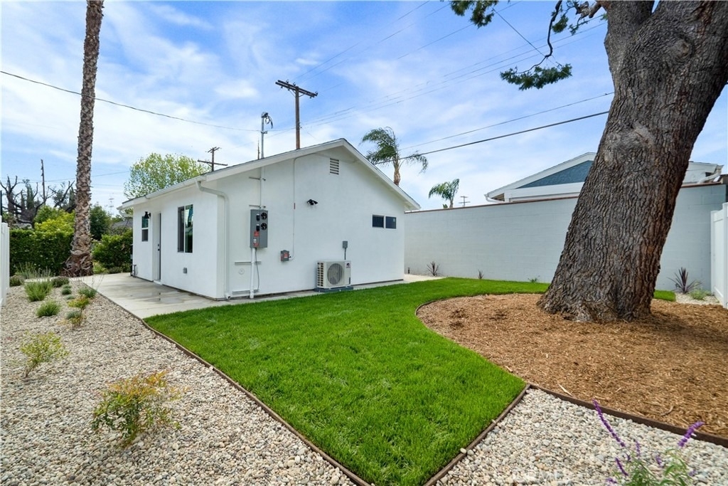 18924 Sylvan Street - Photo 2