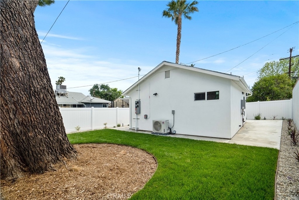 18924 Sylvan Street - Photo 3