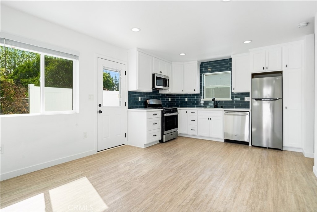 18924 Sylvan Street - Photo 4