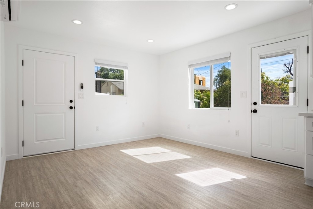 18924 Sylvan Street - Photo 11