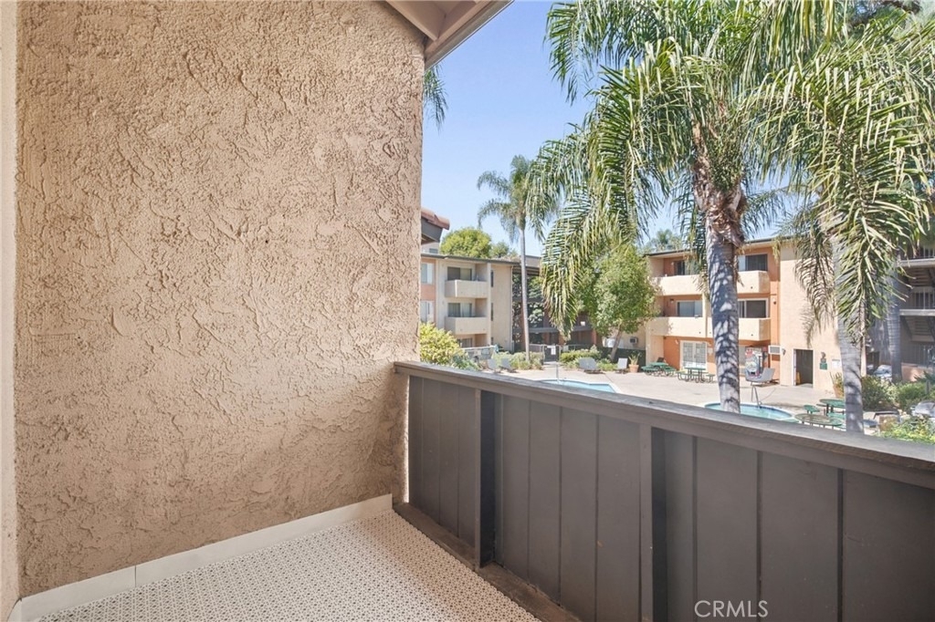 15425 Sherman Way - Photo 18
