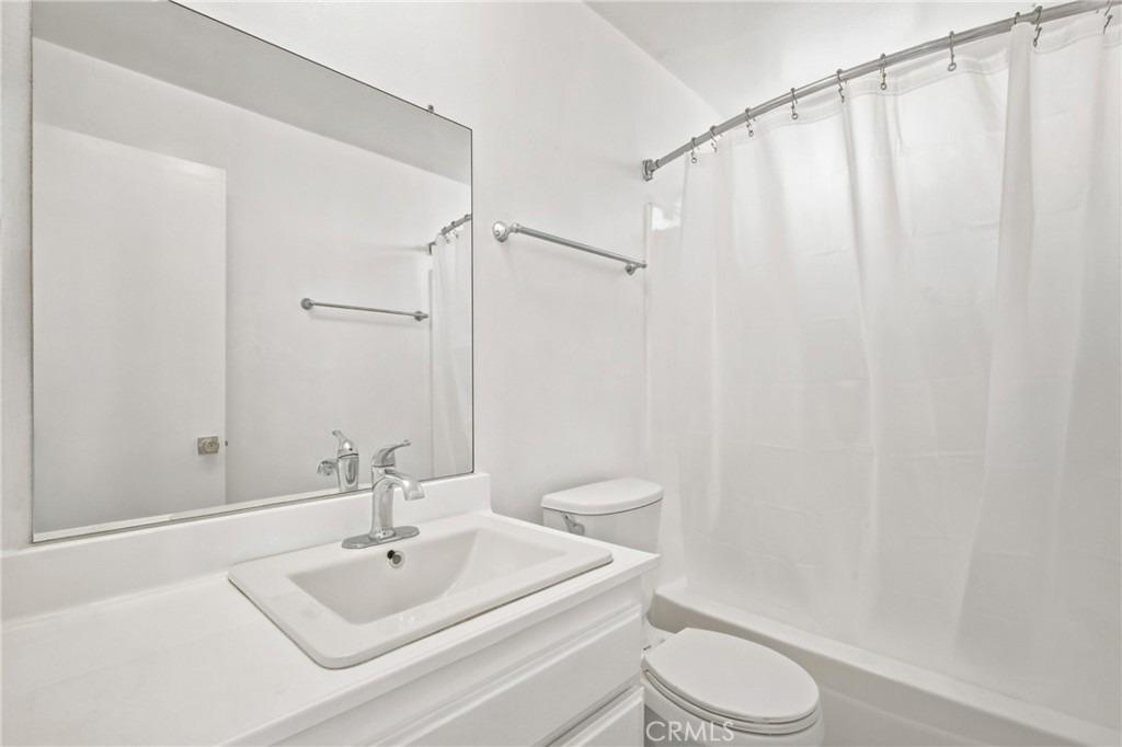 15425 Sherman Way - Photo 14