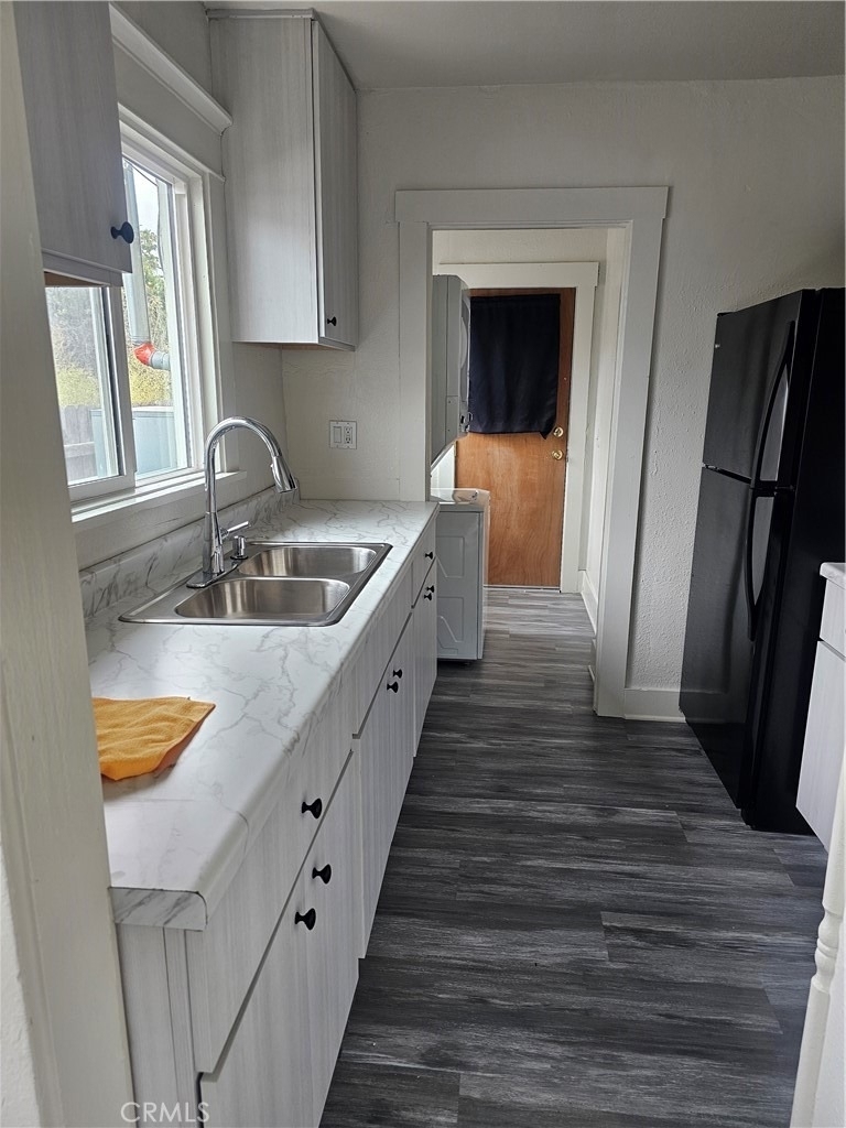 612 W 45th St - Photo 9
