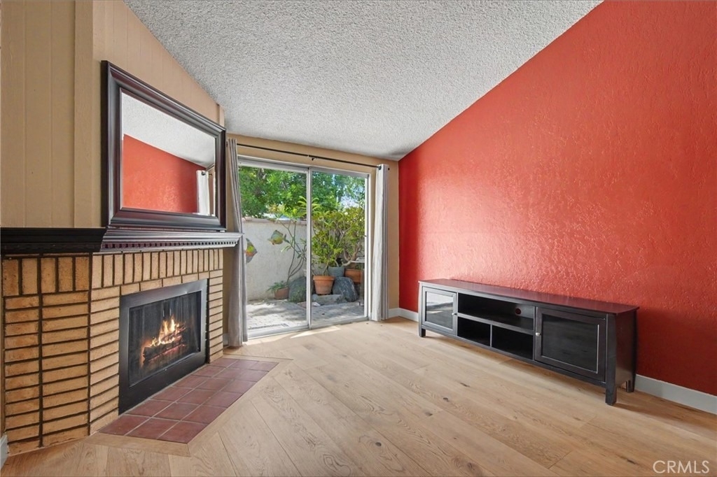 21019 Gresham St. - Photo 2
