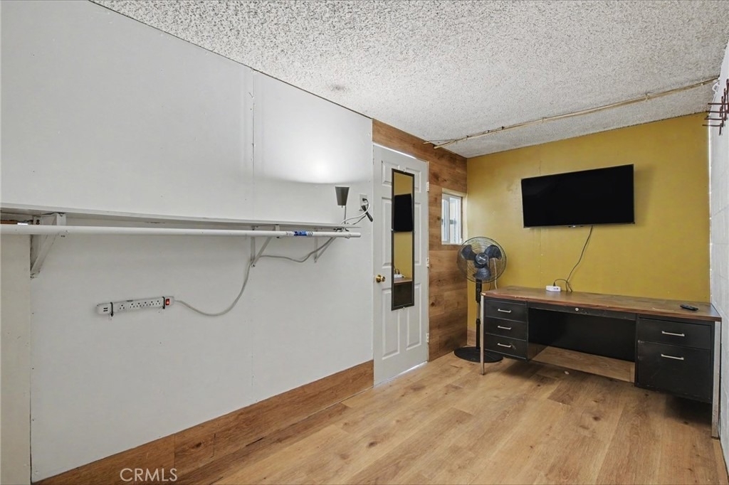 21019 Gresham St. - Photo 22