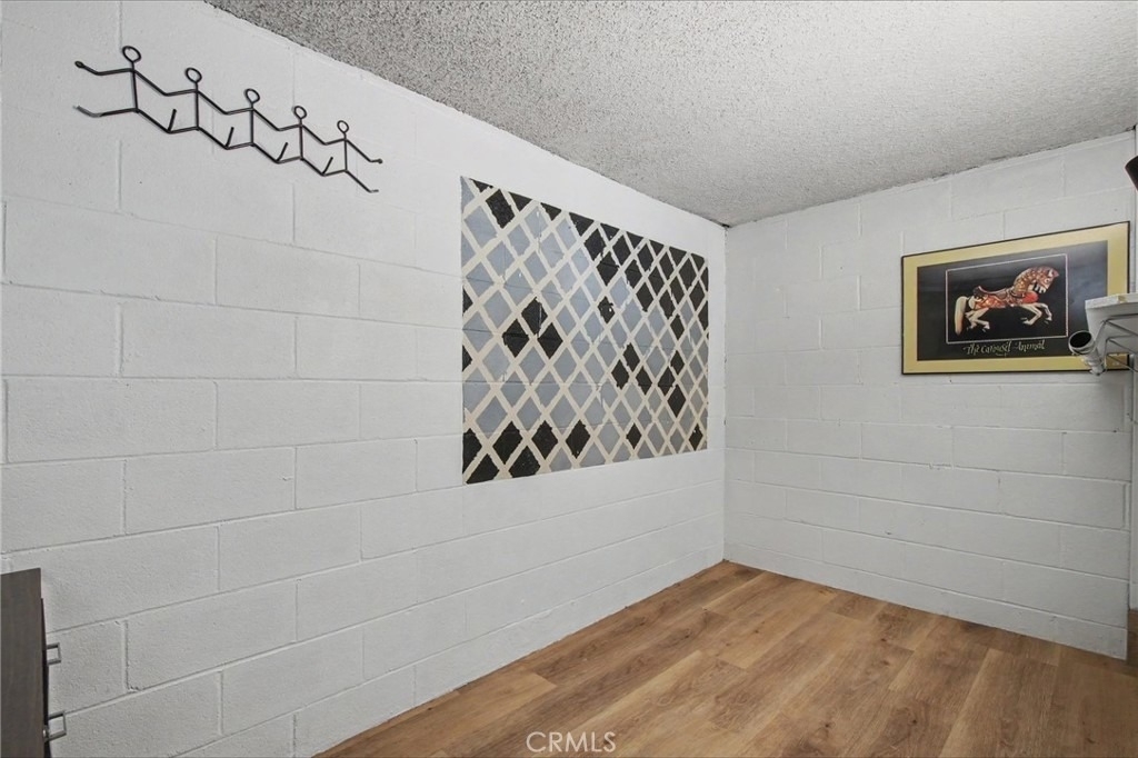 21019 Gresham St. - Photo 23