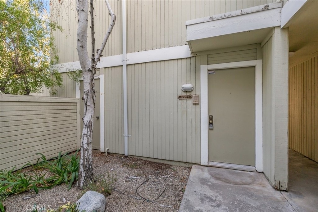 22127 Burbank - Photo 10
