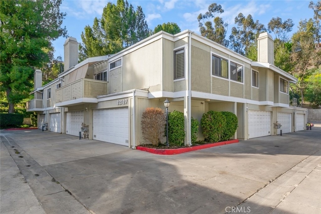 22127 Burbank - Photo 0