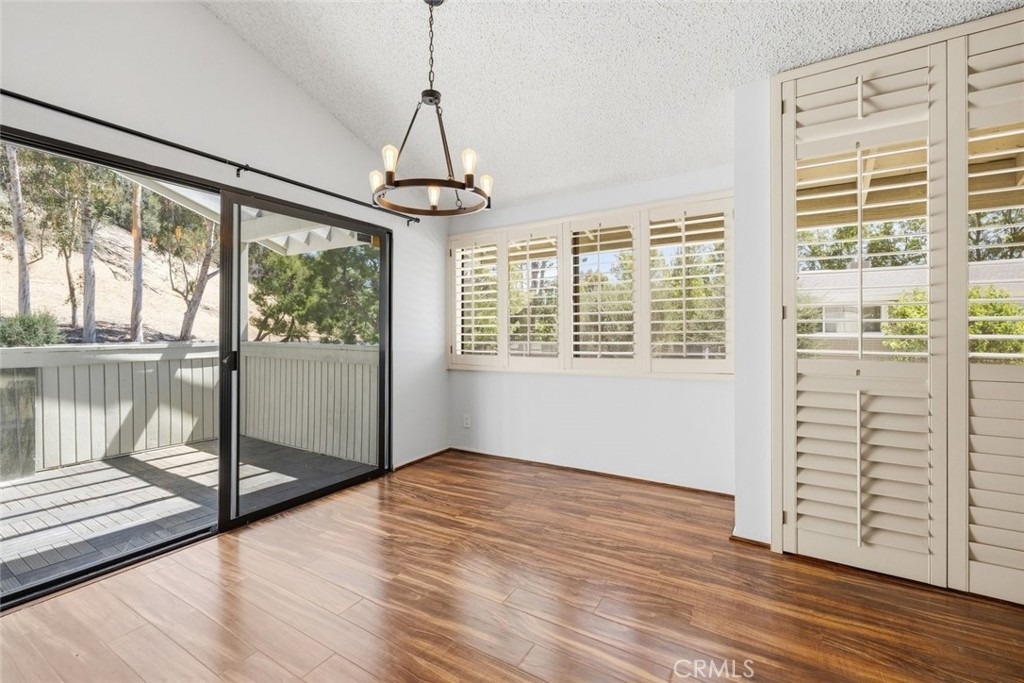 22127 Burbank - Photo 5