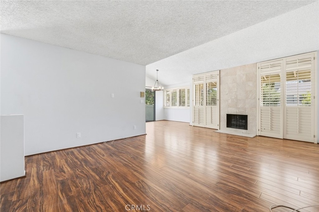 22127 Burbank - Photo 2