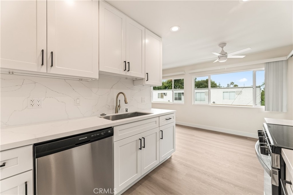 5409 Radford Avenue - Photo 4