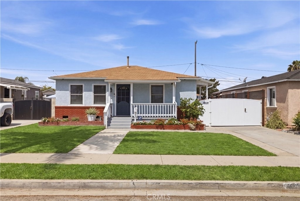4809 Falcon Avenue - Photo 0