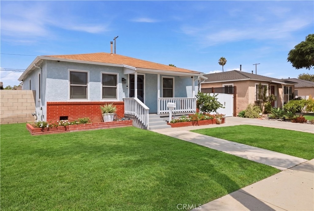 4809 Falcon Avenue - Photo 2