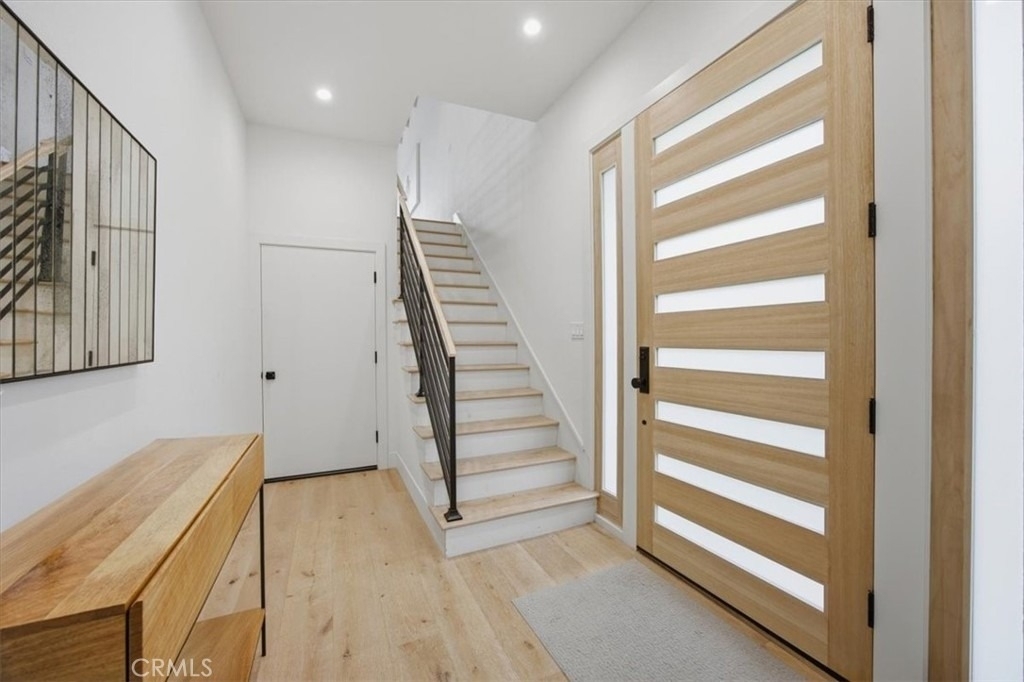 1506 Wollacott Street - Photo 2