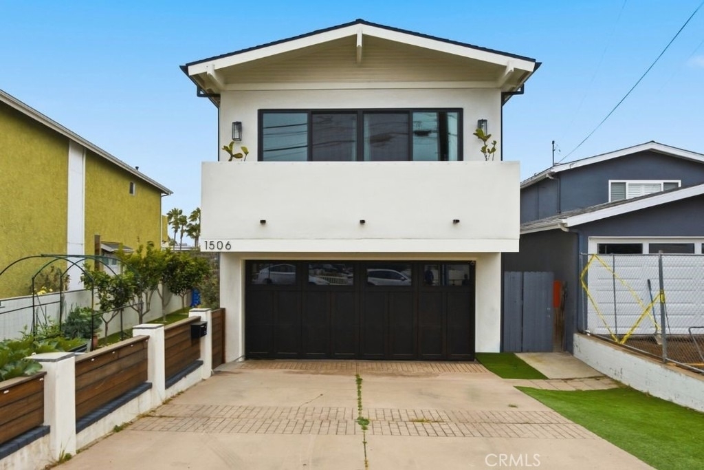 1506 Wollacott Street - Photo 0