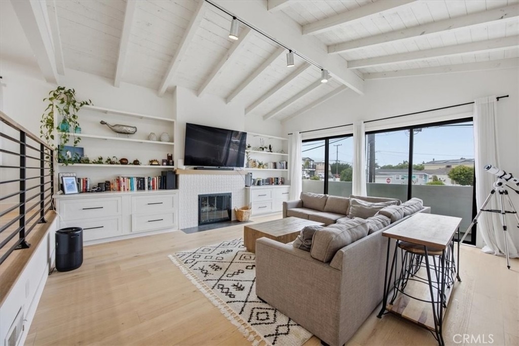 1506 Wollacott Street - Photo 3