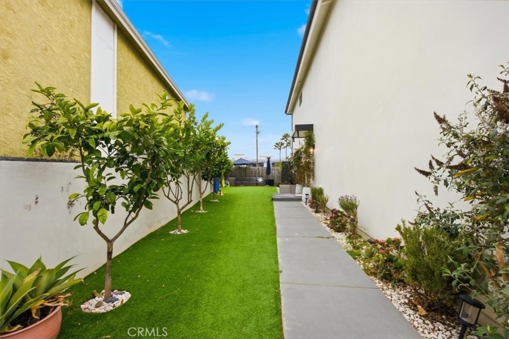1506 Wollacott Street - Photo 1