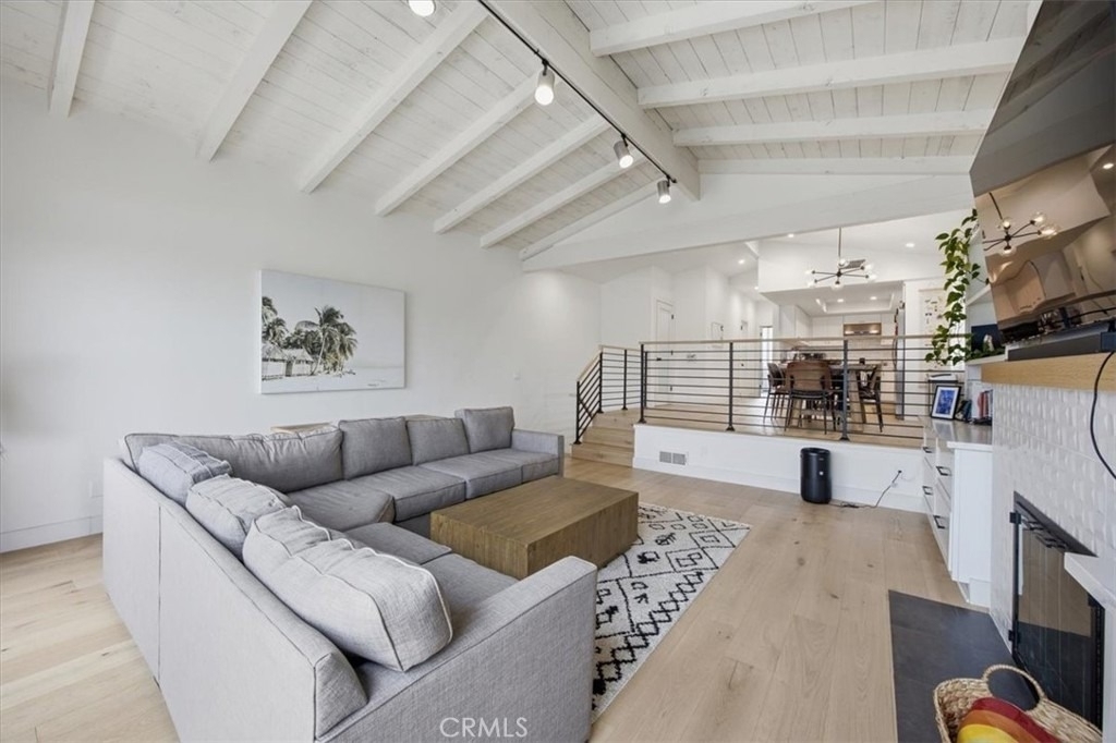 1506 Wollacott Street - Photo 4