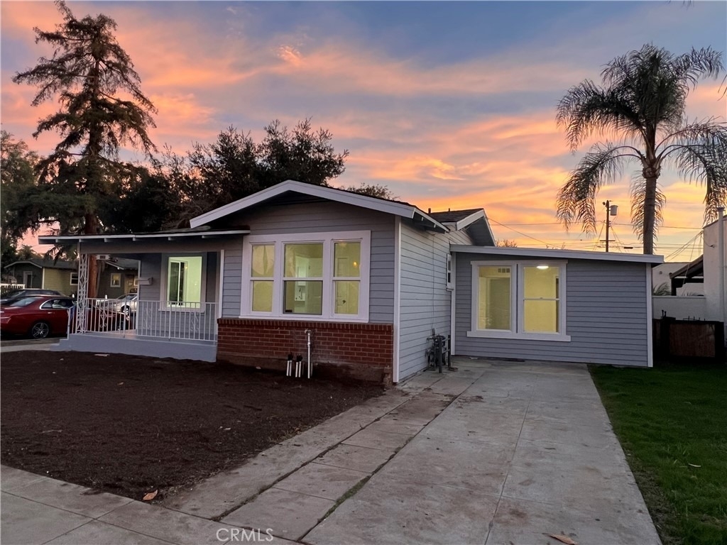 600 W Wilshire - Photo 1