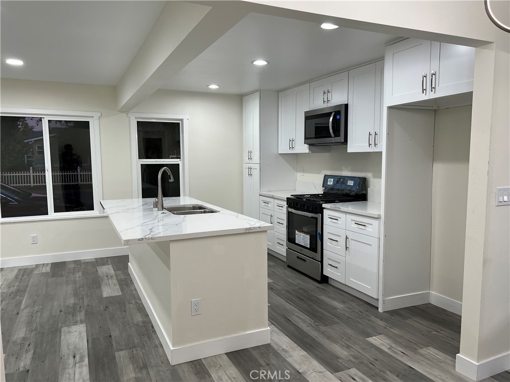 600 W Wilshire - Photo 5