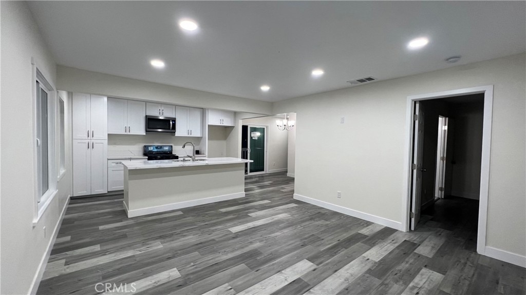 600 W Wilshire - Photo 3
