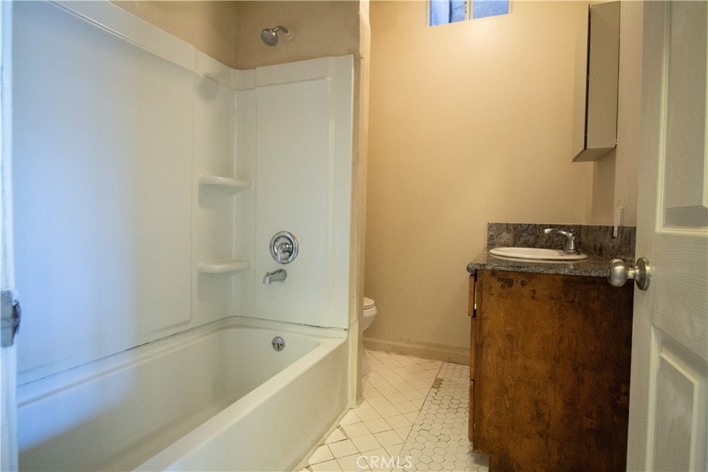 4529 S Vermont - Photo 6