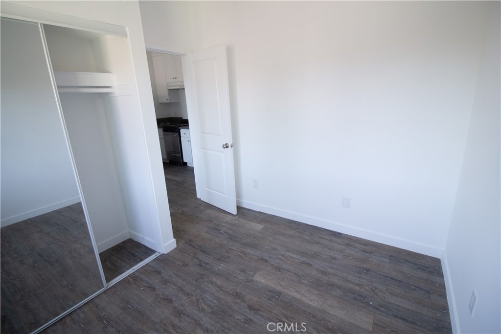 1112 Elden Ave - Photo 3