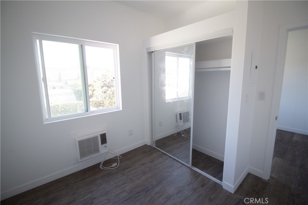 1112 Elden Ave - Photo 2