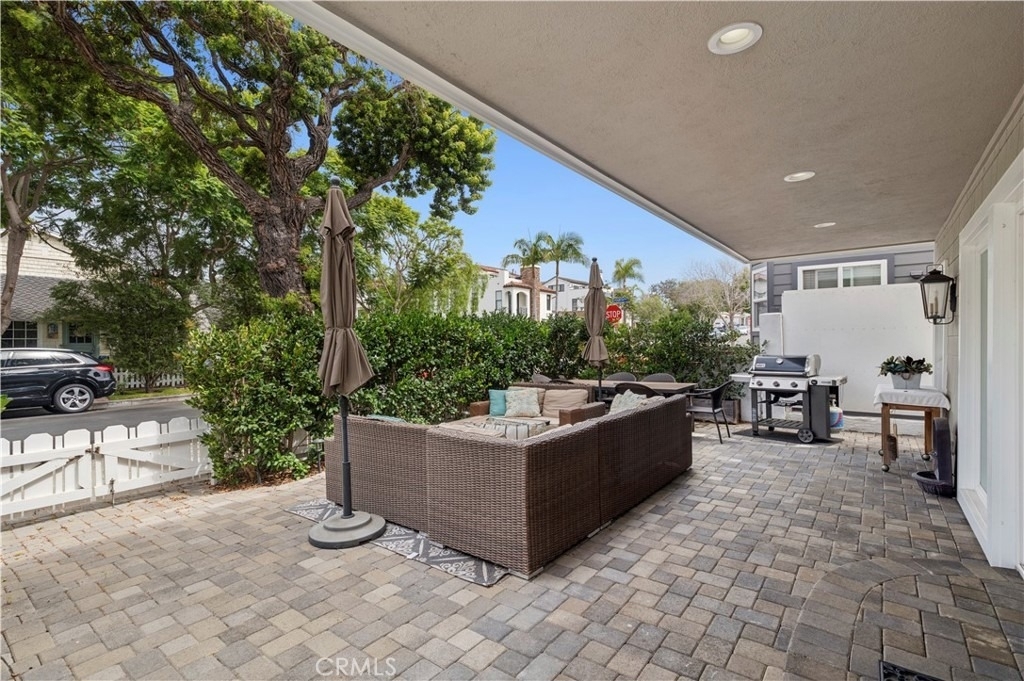 618 Acacia - Photo 2