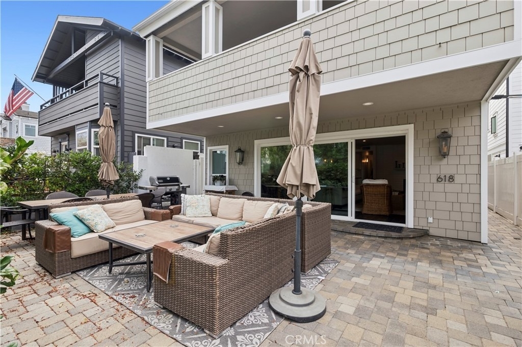 618 Acacia - Photo 1