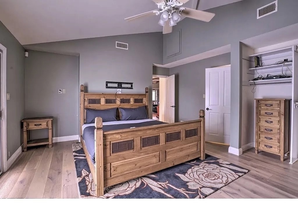 423 Crouch - Photo 1