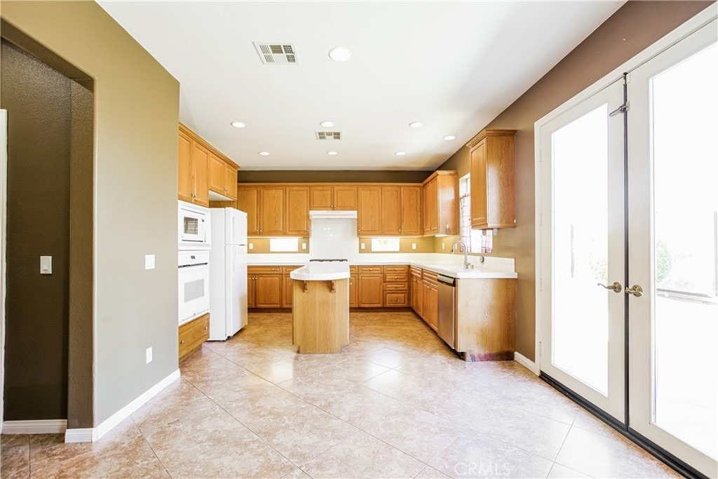 25088 Cypress St - Photo 3