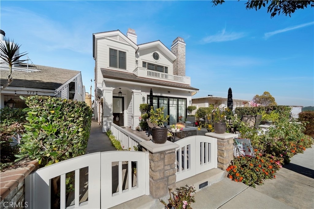 515 1/2 Narcissus Avenue - Photo 1