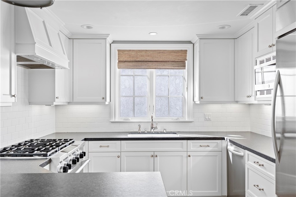 515 1/2 Narcissus Avenue - Photo 14